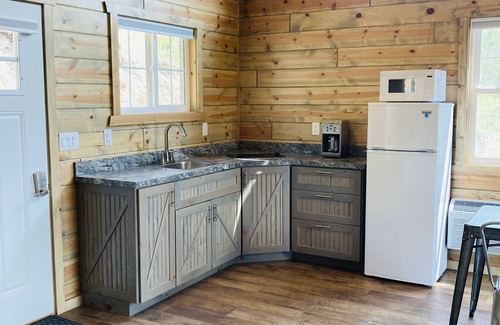 Rapid City Cabin | 8 miles to Mount Rushmore - Sleeps 2 - King Bed