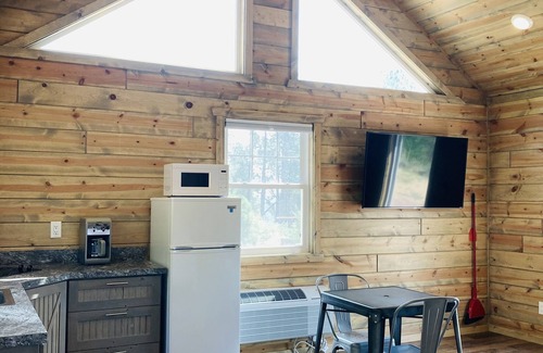 Rapid City Cabin | 8 miles to Mount Rushmore - Sleeps 2 - King Bed