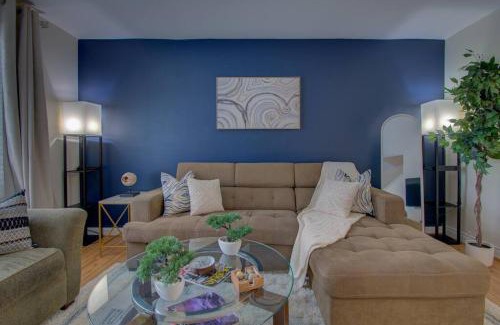 Old Town West House | 8-Min to Metro - King Bed- Old Town Central Retreat - Floyd's Freedom -