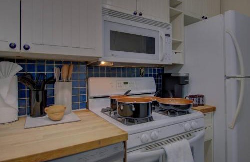 Old Town West House | 8-Min to Metro - King Bed- Old Town Central Retreat - Floyd's Freedom -