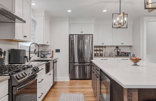 Greenwood House | 8 Minutes to Downtown! Beautiful East Nashville home, all amenities included!