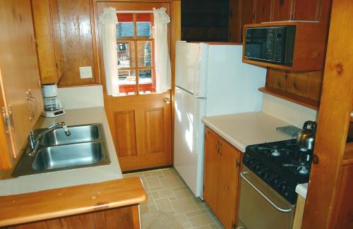 North Wawona Ski Chalet | 8 Nugents Nest
