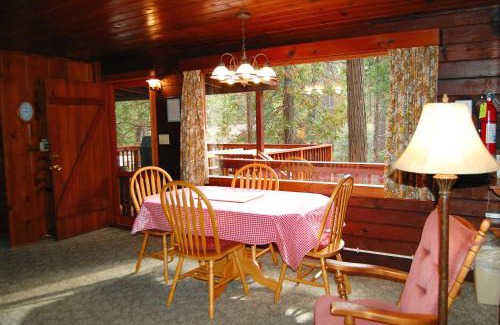 North Wawona Ski Chalet | 8 Nugents Nest