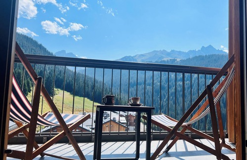 Courchevel Apartment | 8-person family apartment with skis