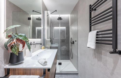 Justicia Apartment | 8-Person Luxury in the Heart of Madrid Prime Location Fuencarral I
