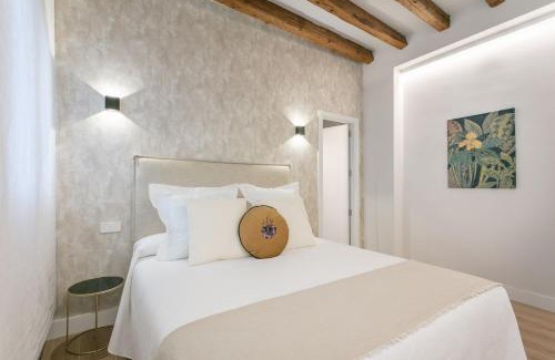 Justicia Apartment | 8-Person Luxury in the Heart of Madrid Prime Location Fuencarral I
