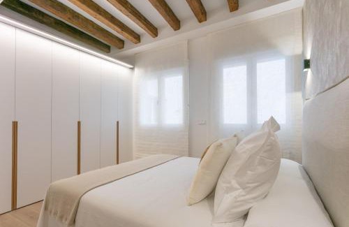 Justicia Apartment | 8-Person Luxury in the Heart of Madrid Prime Location Fuencarral I