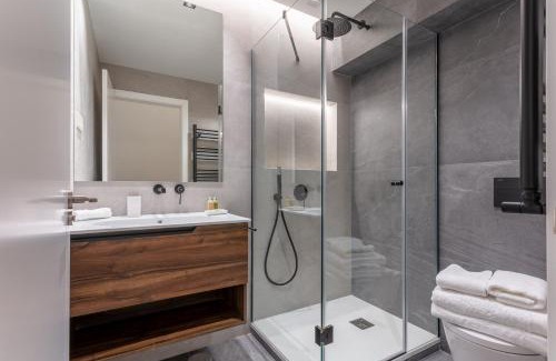 Justicia Apartment | 8-Person Luxury in the Heart of Madrid Prime Location Fuencarral I