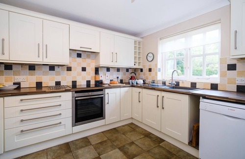 Snape Cottage | 8 Saxonfields - sleeps 4 guests in 2 bedrooms