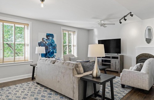 Asheville House | 8 Village Lane 401