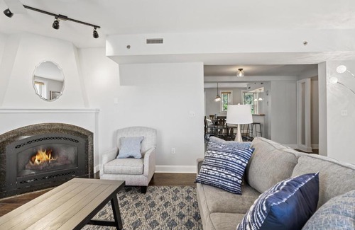 Asheville House | 8 Village Lane 401