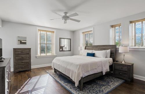 Asheville House | 8 Village Lane 401