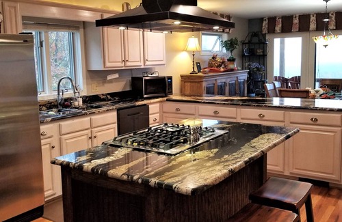 Blowing Rock House | 80 mile view, 4100 ft elevation, pool table, hot tub, fire pit, large rooms