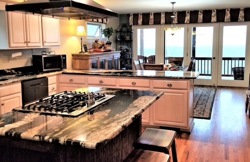Blowing Rock House | 80 mile view, 4100 ft elevation, pool table, hot tub, fire pit, large rooms
