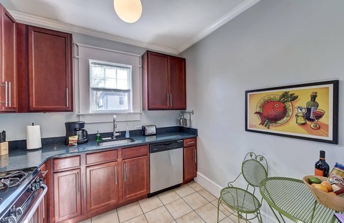 Dilworth Condo | 800 Magnolia: 3 Units, Chic 6BR w/Porch