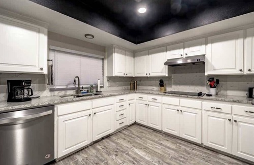 Raintree House | 806 Estate - 4BR/2BA - South Lubbock