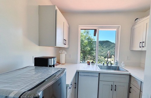 Thousand Oaks House | 808 Retreat -A Tranquil Oasis