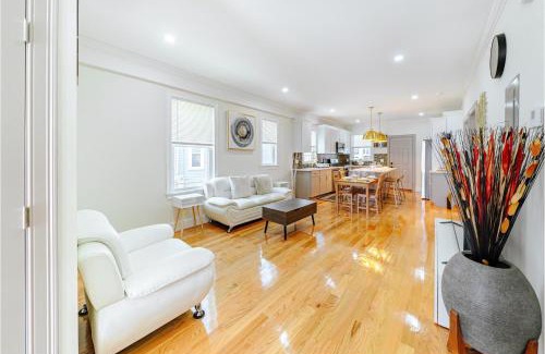 St. Marks Apartment | 82 - 3BR Boston - Stylish Stay near MBTA