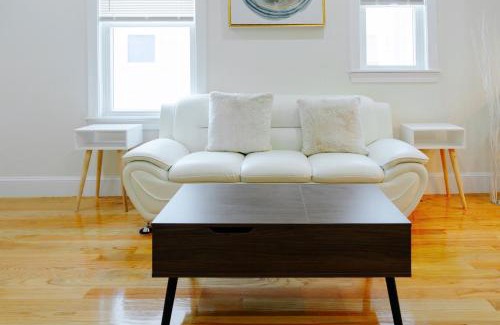 St. Marks Apartment | 82 - 3BR Boston - Stylish Stay near MBTA