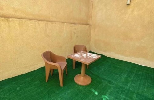 Bulaq ad Dakrur Apartment | 822 · 2BR Townhouse, Bath, backyard