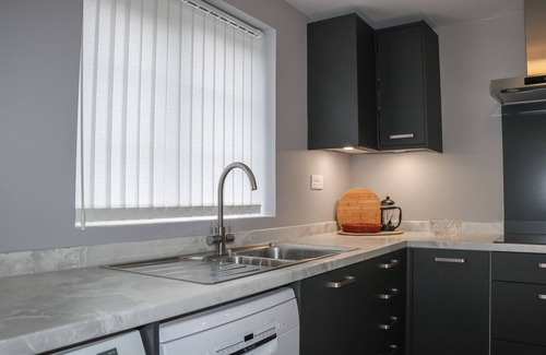 Havant House | 83 OAKLANDS ROAD, family friendly, with a garden in Havant