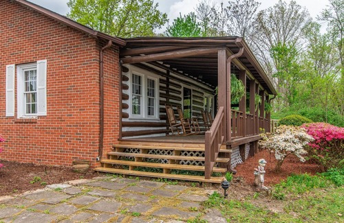 Crossville Cabin | 84 year old log cabin located in golf capital of US