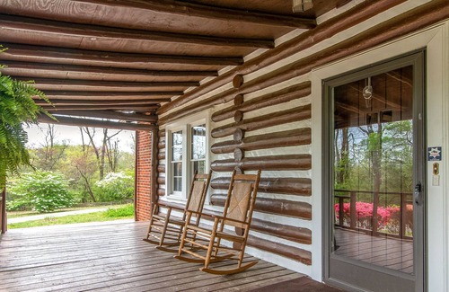 Crossville Cabin | 84 year old log cabin located in golf capital of US