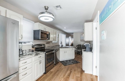 North End House | 856 Brighton Duplex - 5-bedroom townhome with TONS of Parking