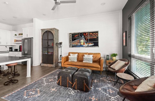 Inglewood Condo | 857 ~ 4 Private Suites ~ 4 Miles to Downtown ~ Walk to Hot Spots ~ Garage Parking ~ Super Clean