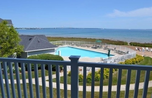 Mackinaw City Condo | 87 Breezy Barefoot Beachy Condo