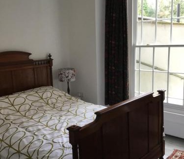 Haverfordwest House | 8a Spring Gardens