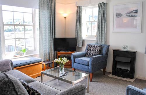Salcombe House | 8b Fore Street