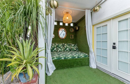 The Mesa House | 8BR Poolside Villa Near Downtown! Steam Room+Spa!