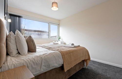 Little Hay House | 8Guests-3BR-Parking-FamilyFriendly-NearAirport