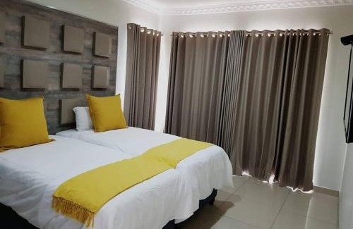 Clarens Apartment | 8sIndoor indoor pool4 bedroom villaGreat view and backup power