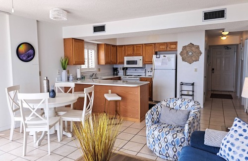 Orange Beach Condo | 8th-floor beachfront condo w/fitness center, hot tub, tennis courts, & 3 pools