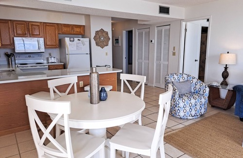 Orange Beach Condo | 8th-floor beachfront condo w/fitness center, hot tub, tennis courts, & 3 pools