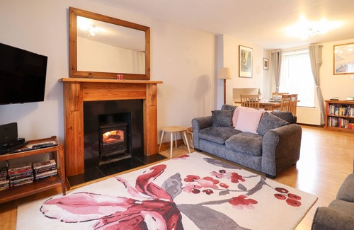 Trawsfynydd Cottage | 9 ARDUDWY TERRACE, pet friendly, with open fire in Trawsfynydd