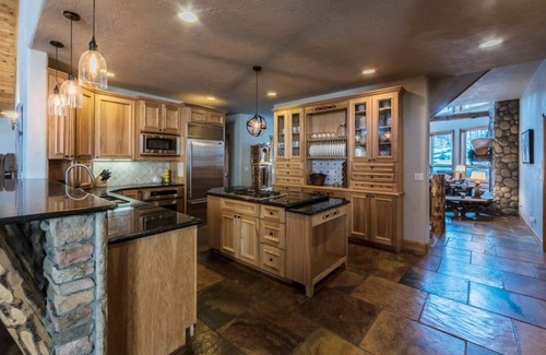 Winter Park House | 9 BDR Home downtown Winter Park, Hot Tub, Shuttle, Sleeps 19!