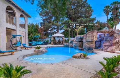 Paradise Villa | 9 bedroom estate close to the strip