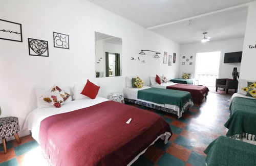 Bela Vista House | 9-bedroom house on a stretch of Paulista for up to 33 people, partial or total