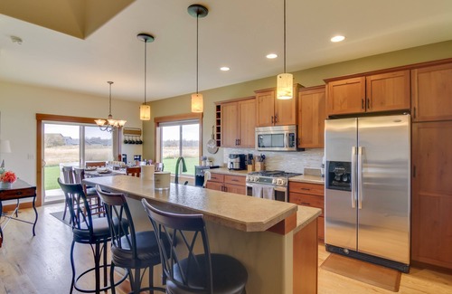 Four Corners House | 9 Mi to Downtown: Bozeman Vacation Home w/Hot Tub