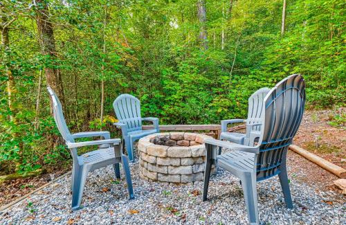 Clarkesville House | 9 Mi to Lake Burton Cabin with Deck Near Helen