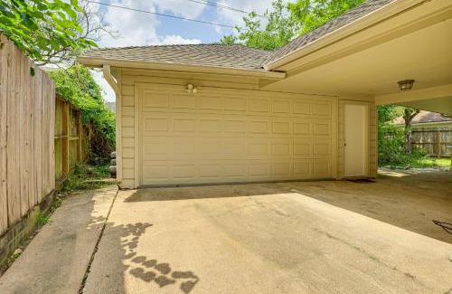 Houston Apartment | 9 Mi to Old Town Spring Suburban Stay in Houston!