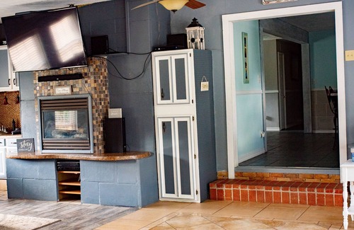 Mishawaka House | 9 Miles to Notre Dame! Sleeps 9, Open Concept House with TONS of sitting areas!