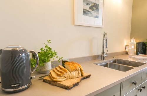 Beaumaris Cottage | 9 Rose Hill - a town that sleeps 6 guests in 3 bedrooms
