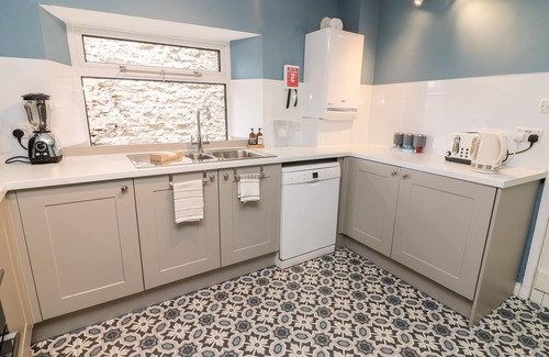 Richmond Cottage | 9 TOWER STREET, pet friendly, with open fire in Richmond