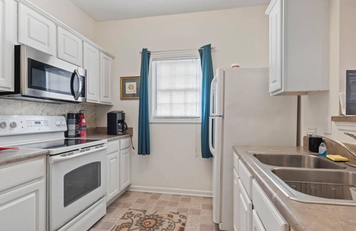Surfside Beach Condo | 90-Day Rental, Charming 2-bedroom condo in Surfside Beach with AC