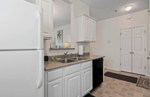 Surfside Beach Condo | 90-Day Rental, Charming 2-bedroom condo in Surfside Beach with AC