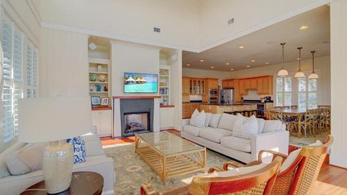 Isle of Palms House | 913 Carolina Boulevard by AvantStay Private Pool Ocean View Rooftop
